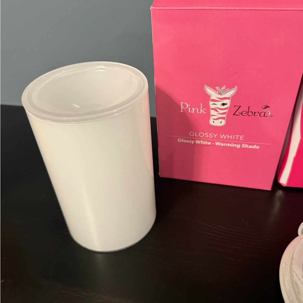 Pink Zebra Glossy White - Warming Shade